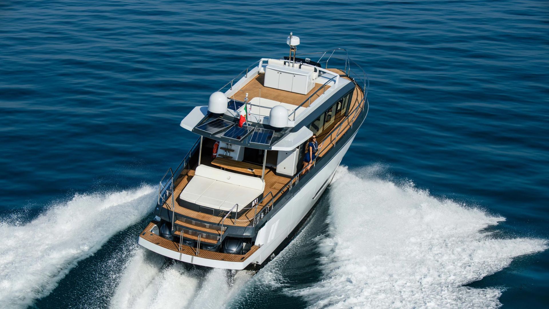  Yamaha Motor nawiązała współpracę z Lion Yachts, aby stworzyć nowy, 60-stopowy Flybridge z silnikiem zaburtowym